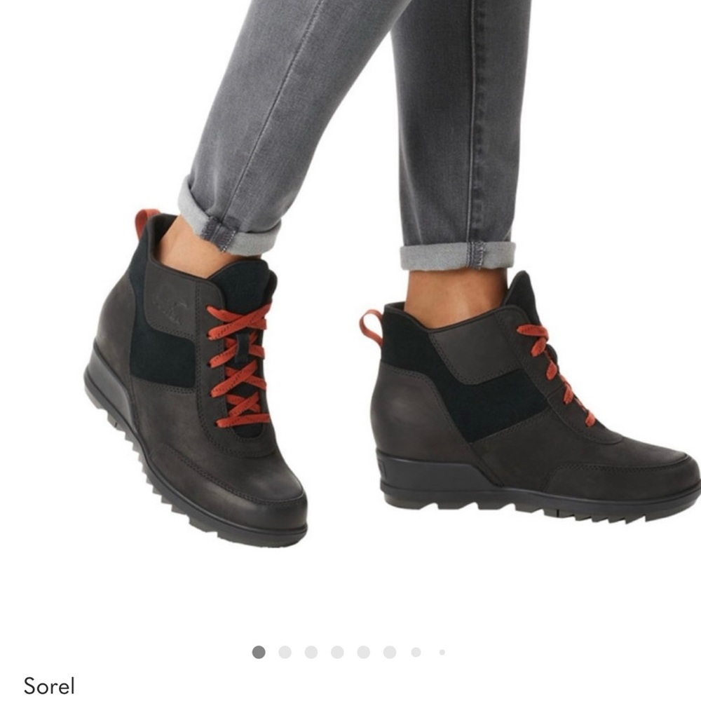 Sorel Sport Women's Black and Red Ankle Boots.New.No tags or box.